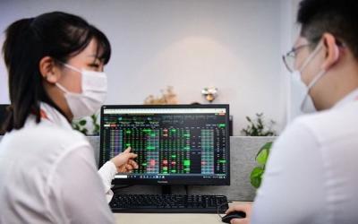 Thêm 232.000 tài khoản cá nhân mở mới trong tháng 4 bất chấp thị trường rớt thảm