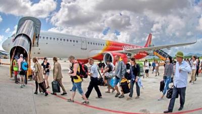 Khách quốc tế qua cảng hàng không Việt tăng gấp 5 lần, các hãng bay dồn dập tăng chuyến