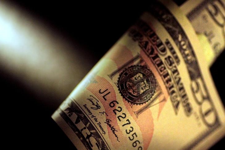 Dollar Down to One-Month Low as Bets on Quick Fed Tightening Increase