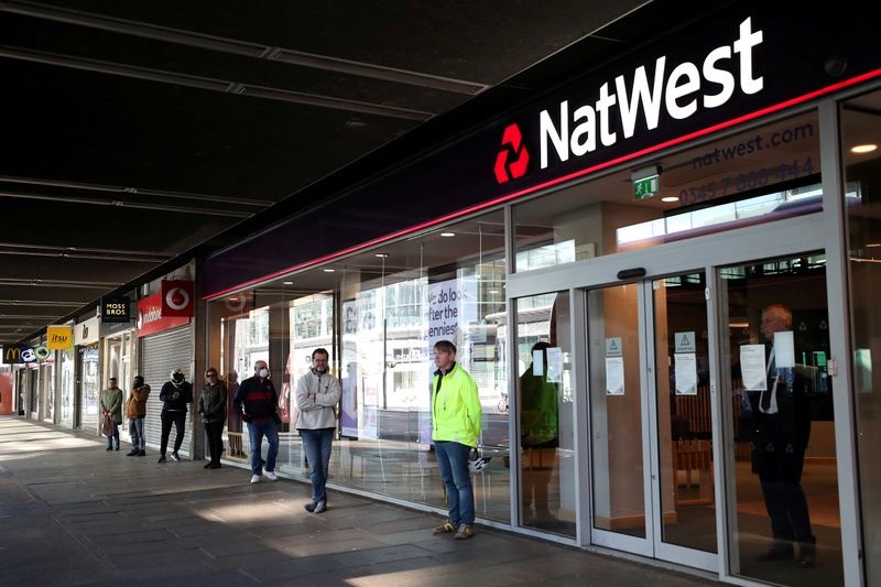 NatWest Rises as U.K. Government Delays Stake Sell Down