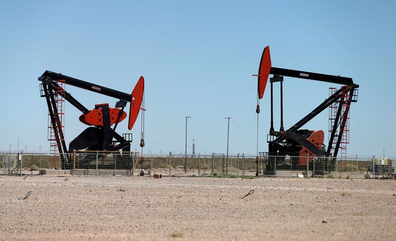 Oil dips as market weighs supply concerns, fuel stocks build