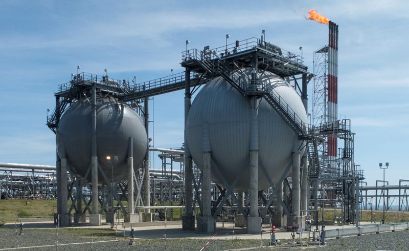 Sakhalin Energy wants LNG buyers to pay via Moscow-based bank, change currency