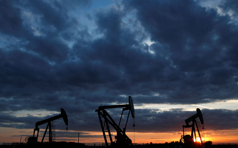 API: Tồn trữ dầu của Mỹ tăng 2,2 triệu thùng, giá dầu giảm