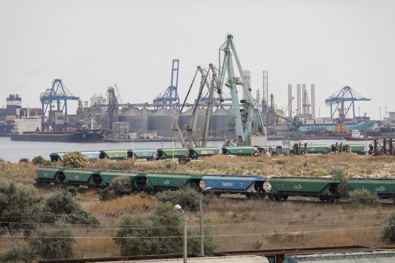 Romanian Black Sea port to keep shipping Ukrainian grain, seeks EU funding