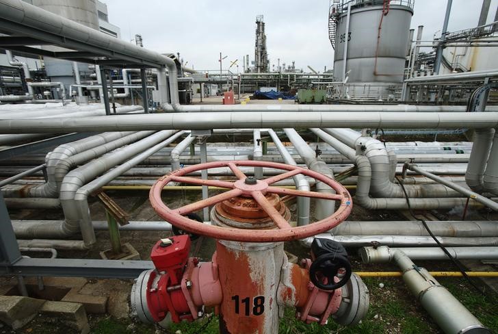 Crude Oil Weakens After Payrolls on Renewed Growth Fears