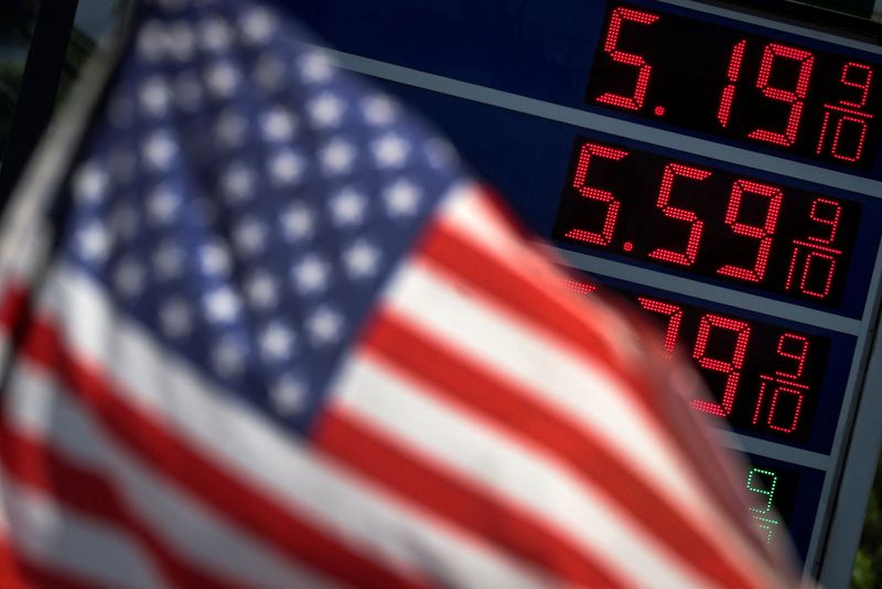 U.S. oil refiners, pipeline companies expect strong demand for rest of 2022