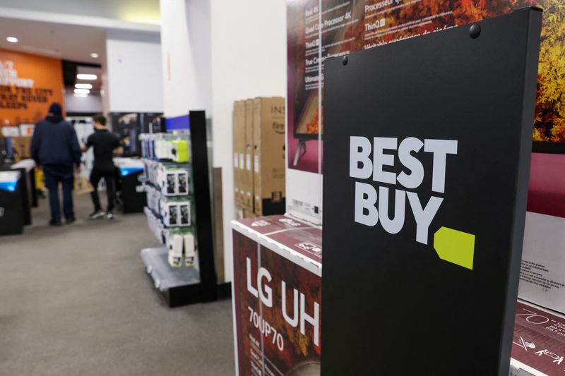 Best Buy cuts store jobs to shave costs - WSJ