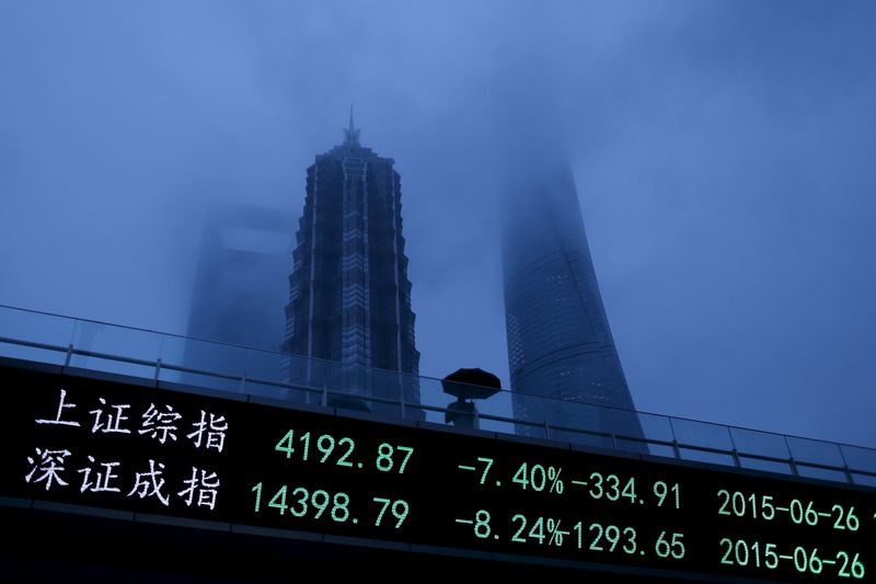 Chinese, Hong Kong Stocks Sink on Real Estate Jitters