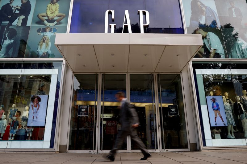 Gap tops revenue estimates on strong demand for Banana Republic apparel