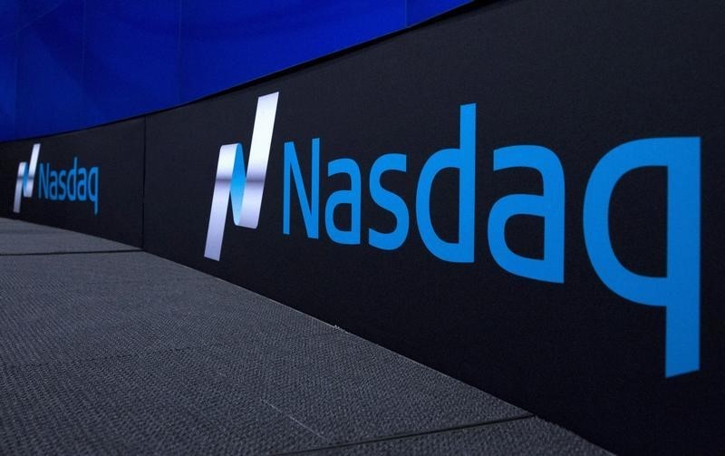Nasdaq chững đà giảm nhưng Apple, Microsoft, Chip Stocks vẫn rơi sâu