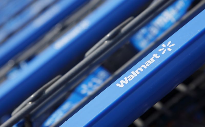 Plane safely lands after pilot threatened to crash into Mississippi Walmart