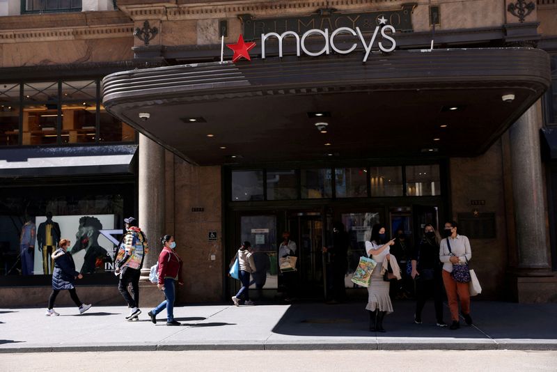 Macy's predicts another early start to holiday season shopping