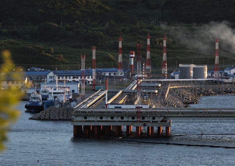 Oil edges up from seven-month low as Russia threatens export halt