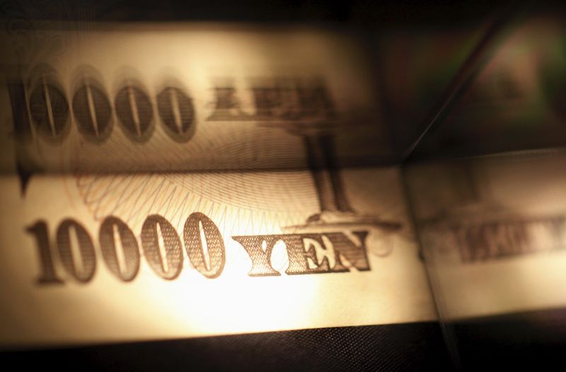 Asia FX Edges Higher as Dollar Retreats From 20-Year Peak