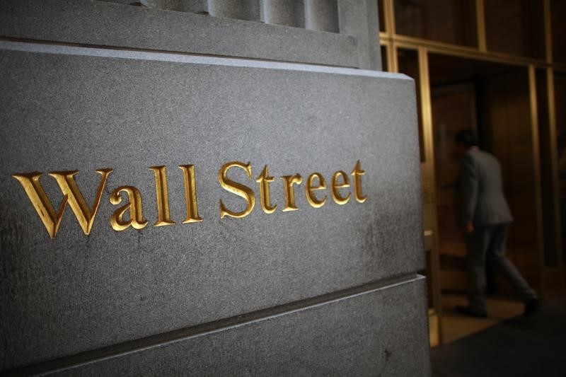 Dow Futures Move Higher After Winning Week