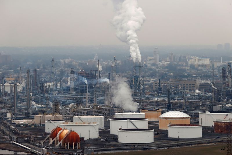 Oil slumps 3% on U.S. rail agreement, demand concerns