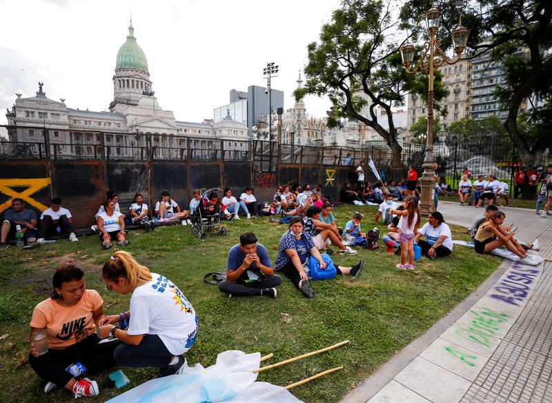 IMF staff back $4 billion tranche for Argentina, praise 'decisive' steps