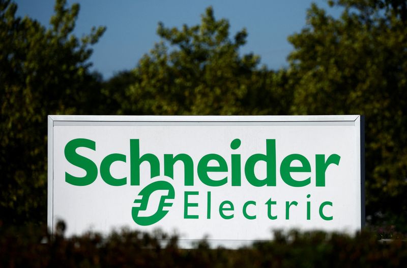 France's Schneider to buy remaining Aveva shares in 31 pounds/share offer