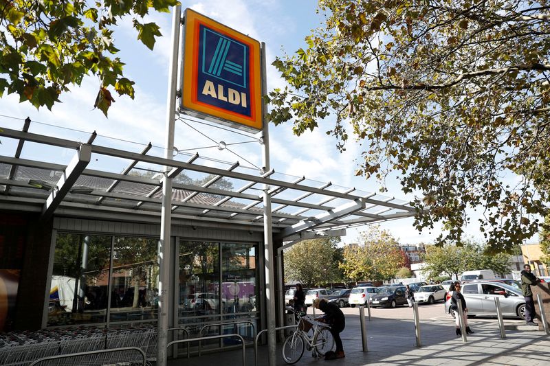 Aldi's U.S. sales rise as shoppers seek cheaper groceries