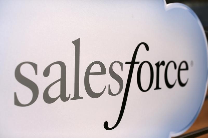 Salesforce Shares Up 2% Following Investor Day, Targets $50 Billion Revenue in 2026
