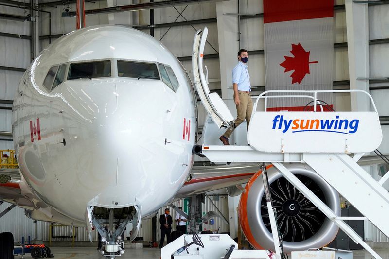 Sunwing union opposes Canadian carrier's plans to hire foreign pilots