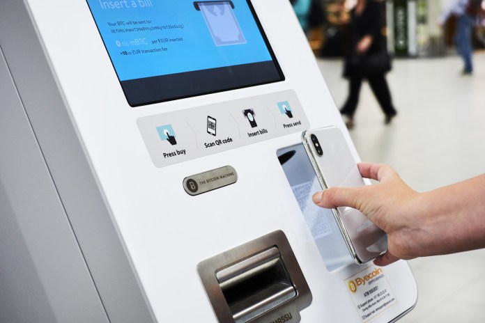 Sân bay quốc tế Amsterdam cho phép du khách đổi euro thừa lấy Bitcoin và Ethereum