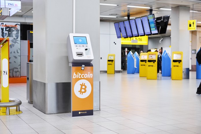 Sân bay quốc tế Amsterdam cho phép du khách đổi euro thừa lấy Bitcoin và Ethereum