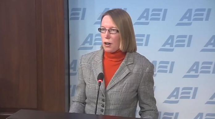 Ủy viên SEC Hester Peirce tin rằng SEC nên chấp thuận một quỹ ETF bitcoin