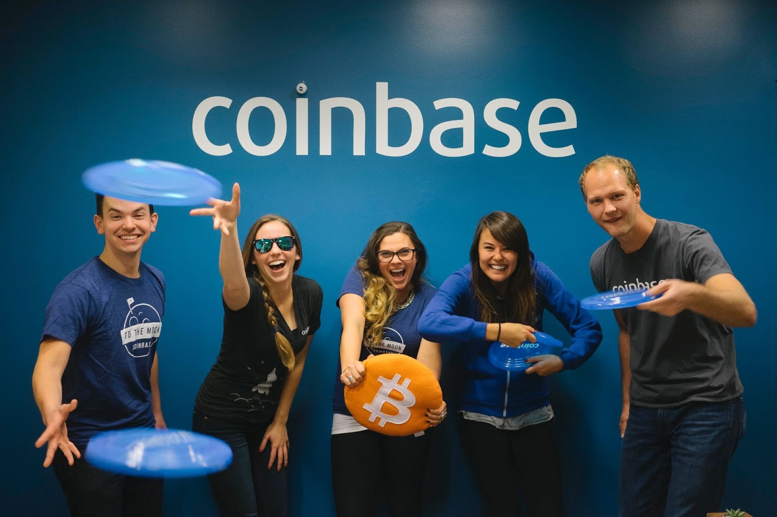 Tin đồn: Sàn Coinbase bắt tay BlackRock để xây dựng quỹ ETF tiền điện tử