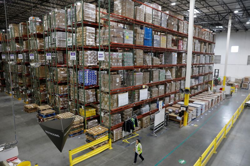 U.S. business inventories increase moderately in September