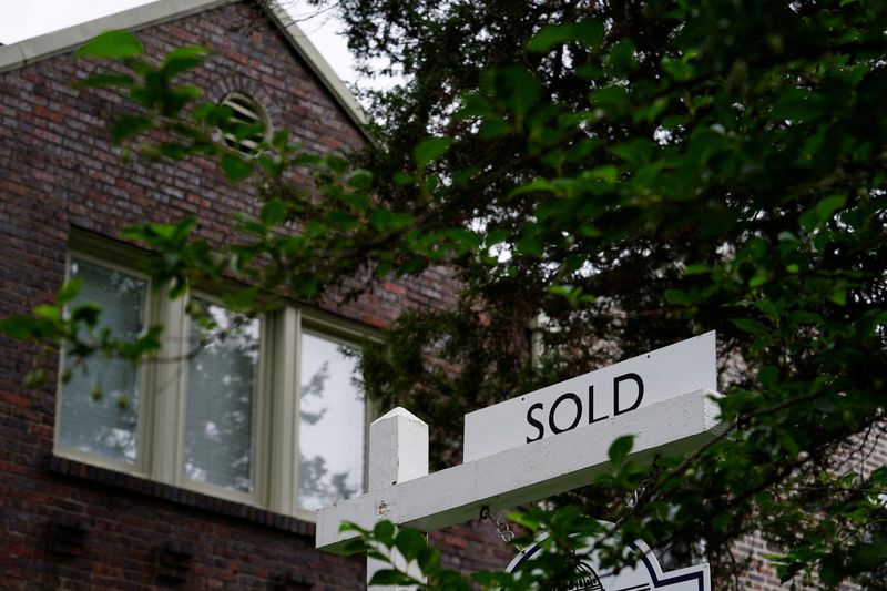 U.S. new home sales unexpectedly rise in October