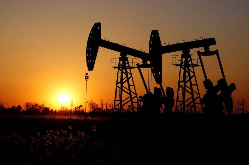 Oil slides 4% on Russian oil price cap talks, U.S. gasoline build