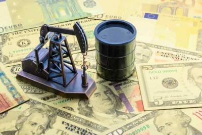 Dầu sụt hơn 4% sau các cuộc thảo luận về áp trần giá dầu Nga
