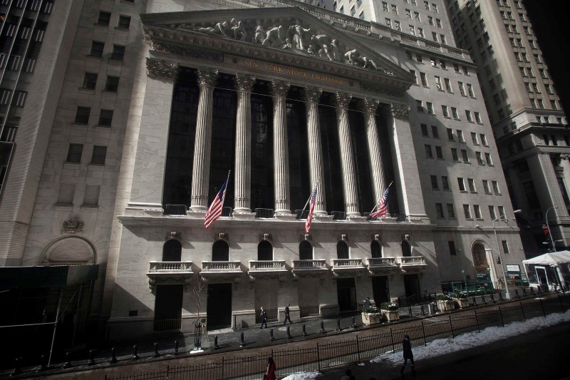 U.S. Stocks Wobble in Light Trading for Shortened Black Friday Session