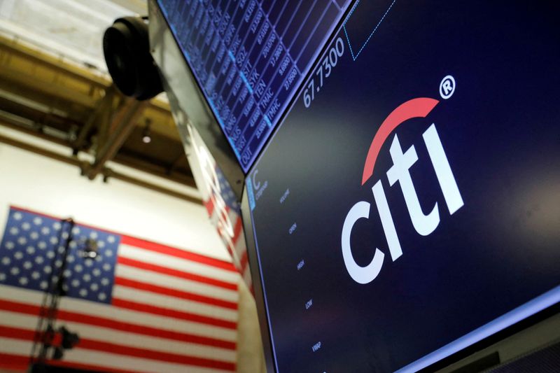 Citigroup CEO sees trading revenue rising 10% in Q4; investment banking slides