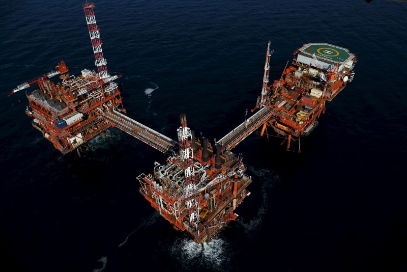 Oil snaps three-day rally as hawkish Fed offsets positive demand signs