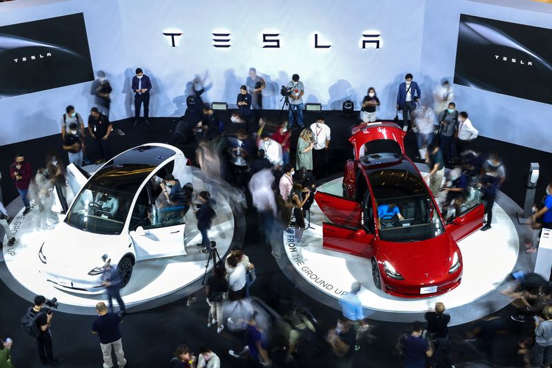 New year, same selloff: Tesla shares slump on demand worries, logistical issues
