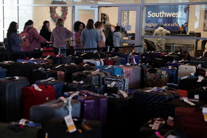 Southwest reports progress on flights, refunds, White House watching