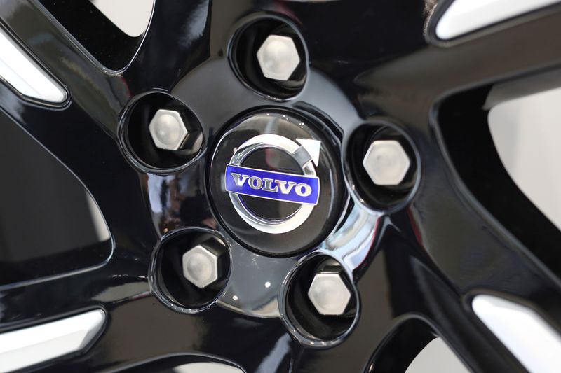 Volvo Cars' sales rise in December, but down for 2022 amid supply chain headwinds