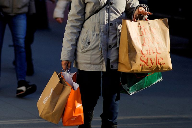 Heavy discounts drive record U.S. online holiday spending - report