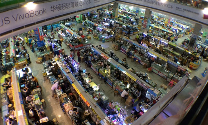 Chợ điện tử Huaqiangbei ở Thâm Quyến (Nguồn THE GUARDIAN)