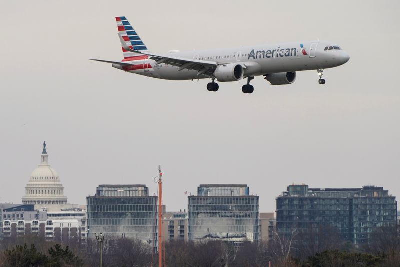 American Airlines forecasts higher profit on strong holiday travel demand