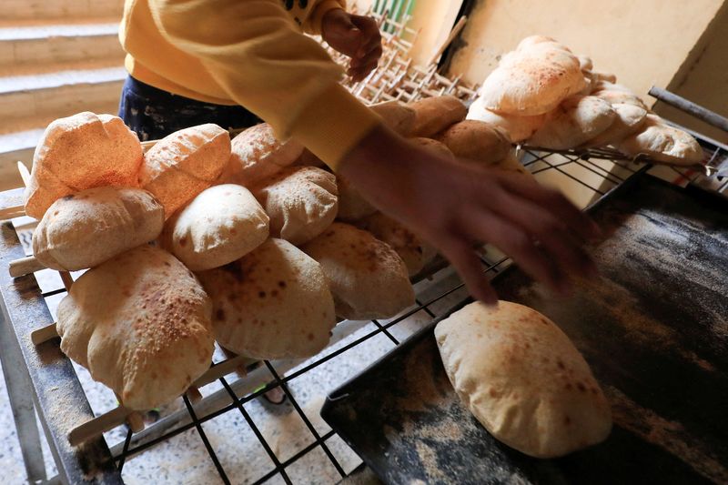 Egypt to sell discounted bread to fight inflation
