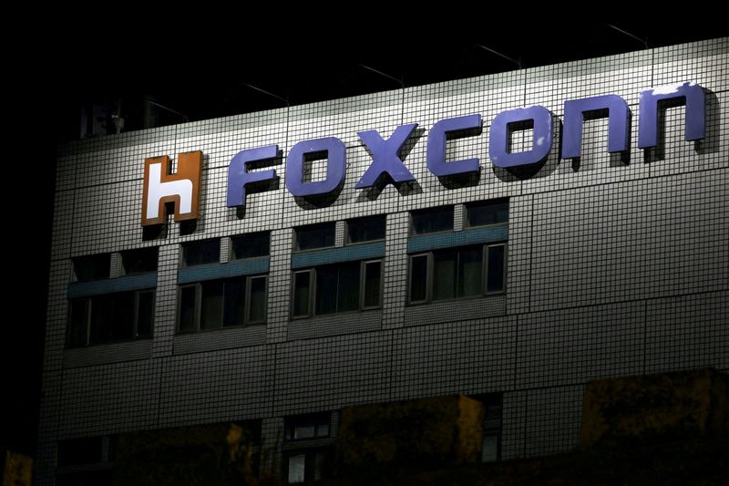 Apple supplier Foxconn replaces iPhone business chief- Bloomberg News