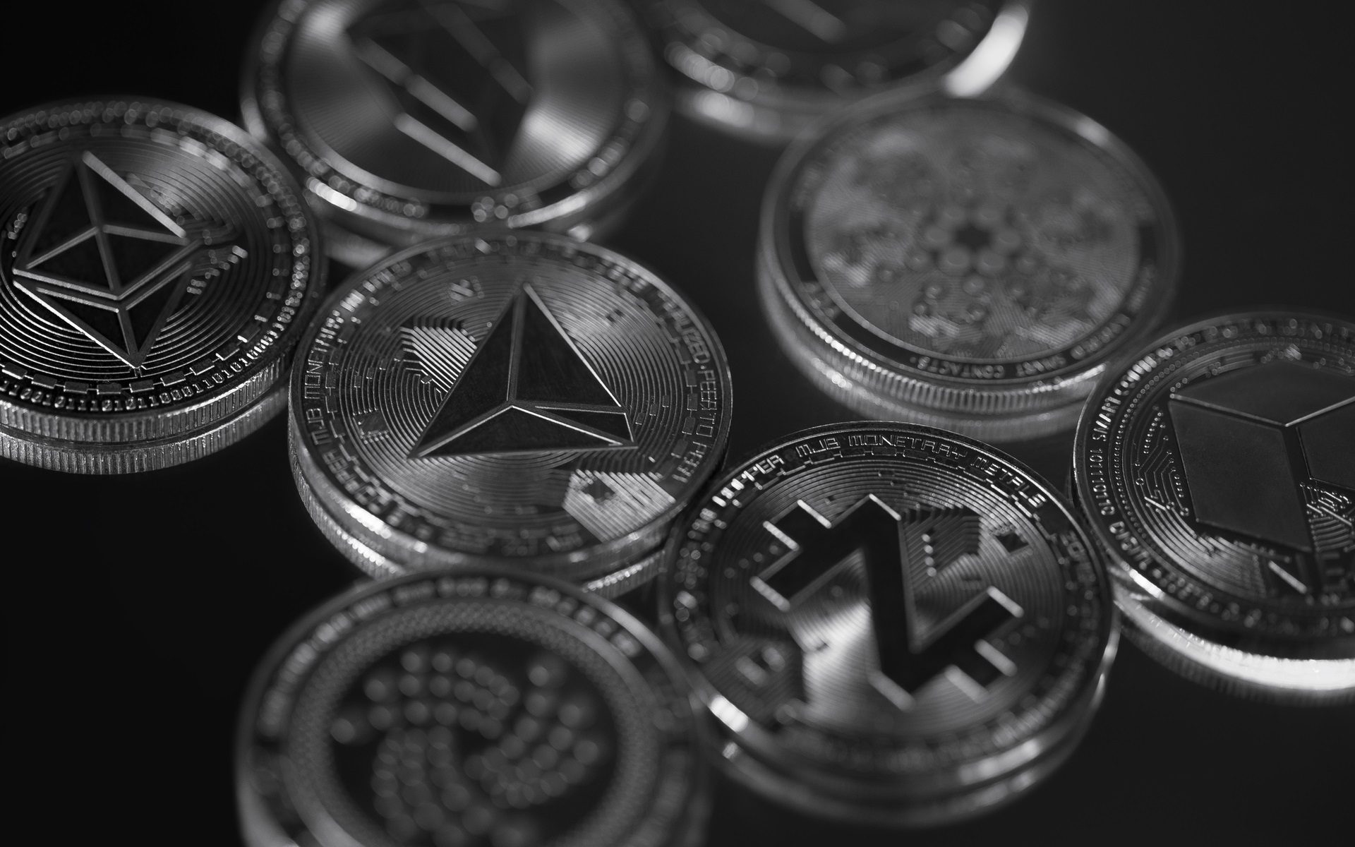 Phân tích kỹ thuật 15/05: Bitcoin “hụt hơi” trong khi Ethereum, XRP cùng thị trường altcoin “cất cánh”