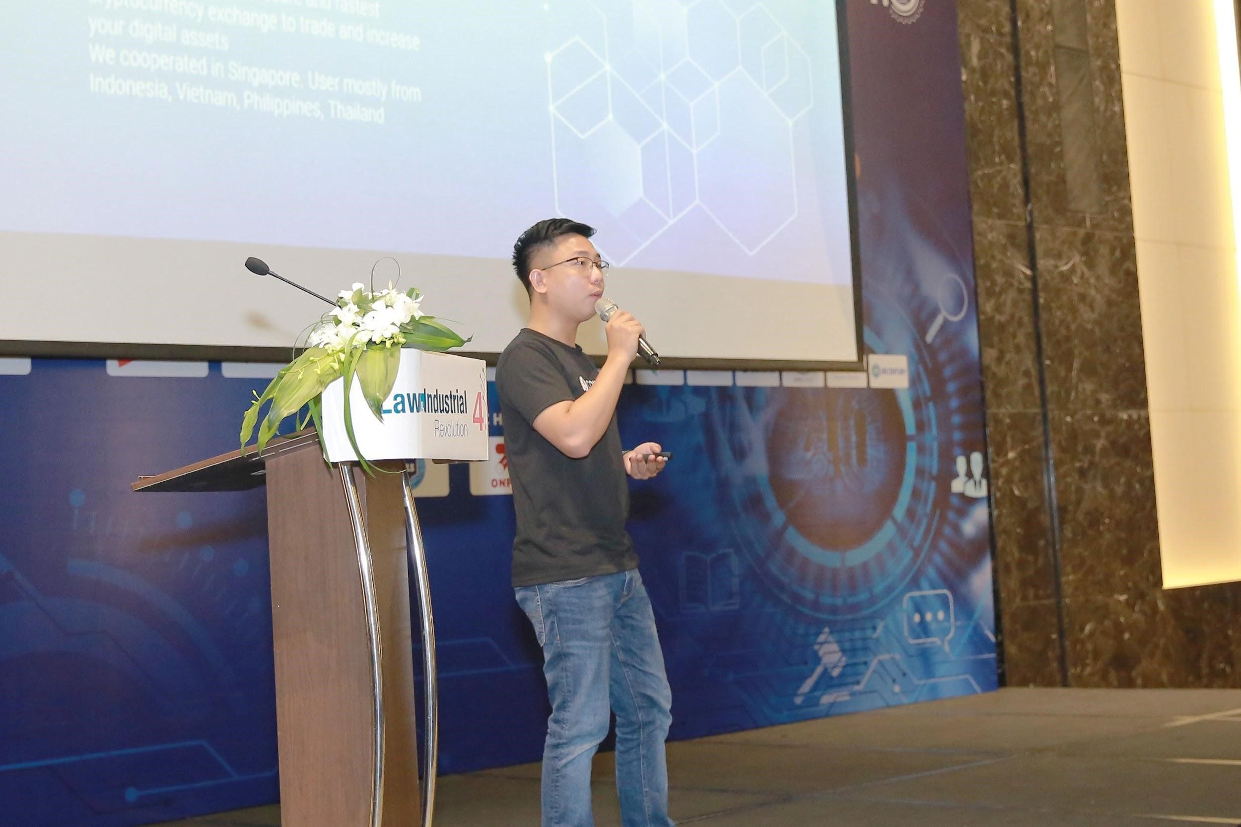 Ông Michael Phan - Founder Coinhe.io với bài tham luận 