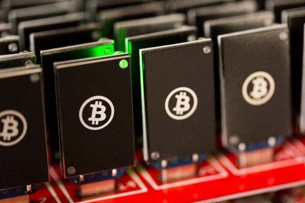 Bitcoin (BTC) hiện đang hướng tới kỷ lục mạng lưới mới khi hash rate rất gần với con số ba chữ số.