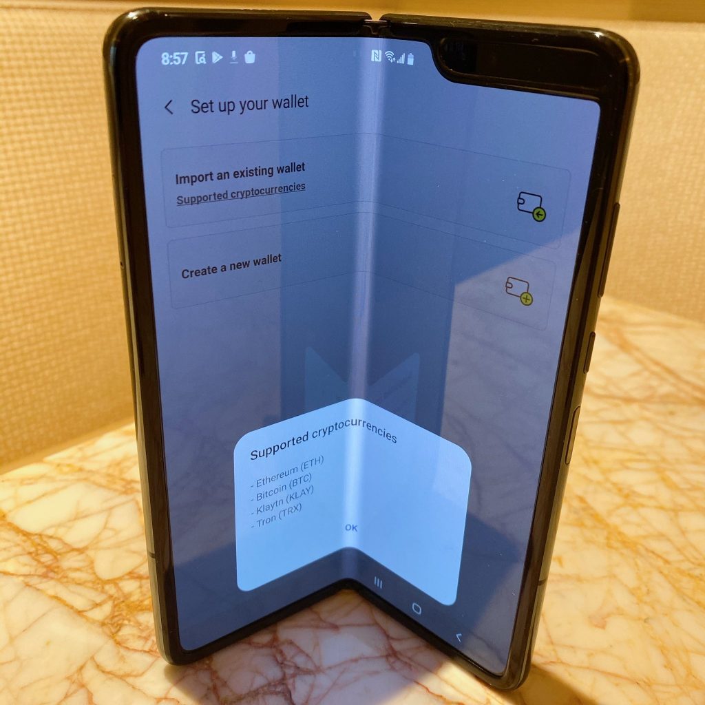 Chiếc Samsung Galaxy Fold mà Sun tặng cho Buffett