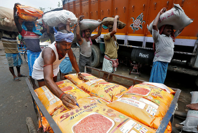 Global Food Costs End Year-Long Surge, Easing Inflation Pressure