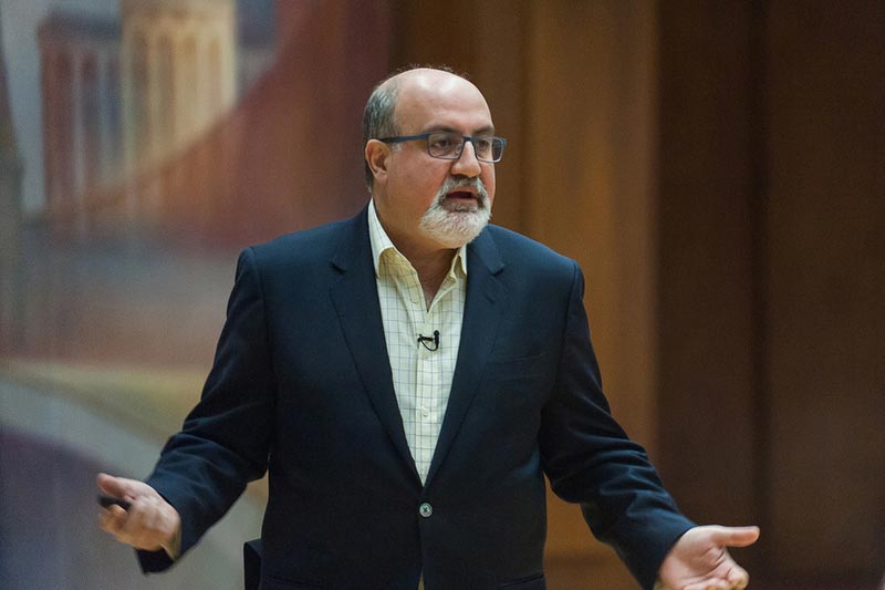 Tác giả ‘Black Swan’ ông Nassim Taleb nói rằng Bitcoin có giá trị bằng 0